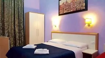 בית הארחה Domus Aurora רומא